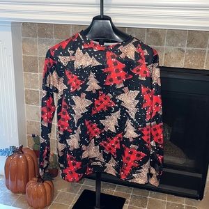 NWOT Christmas sweatshirt 2XL runs small